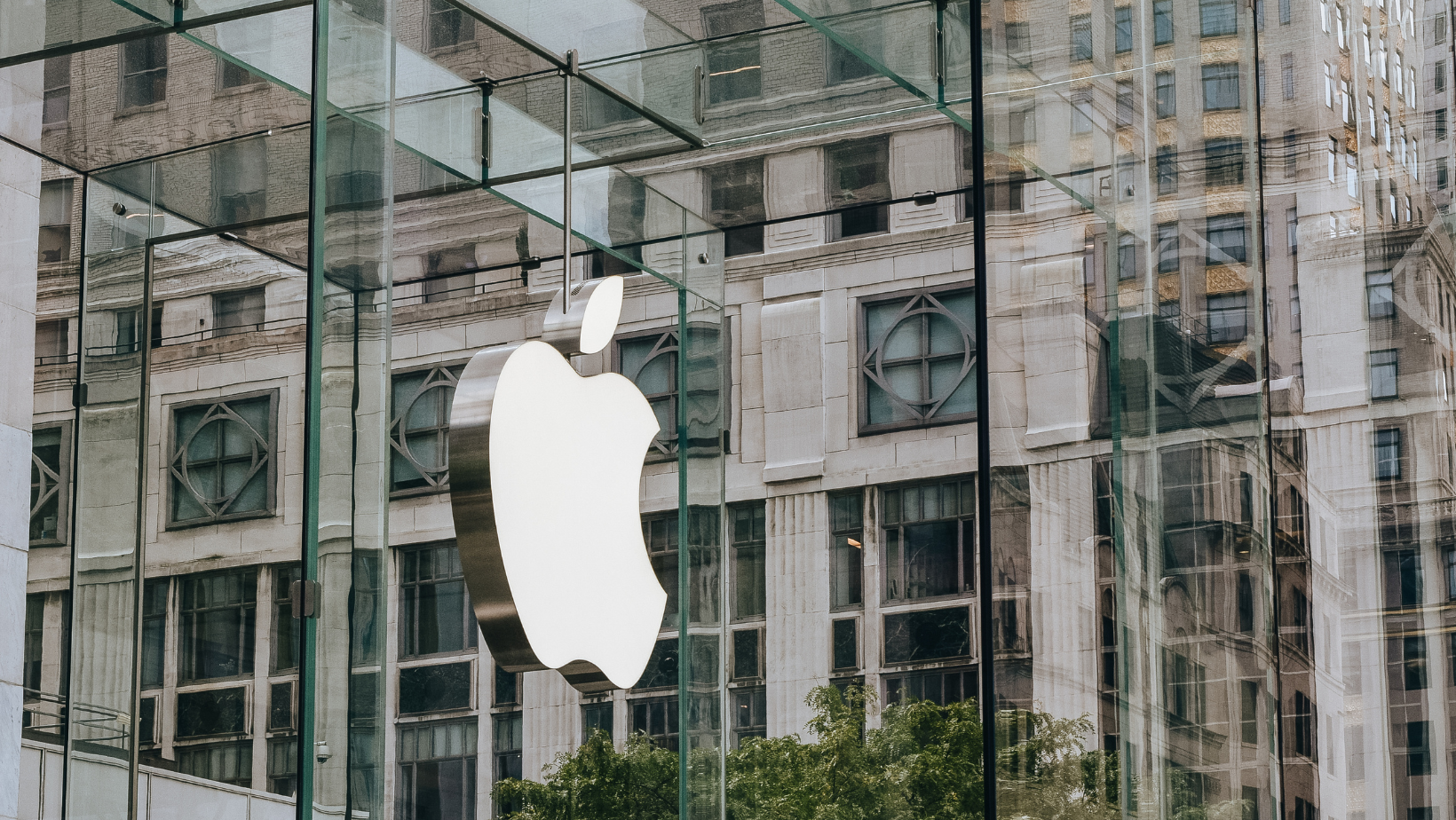 애플 주가, 140조원 추가 투자 소식에 5.9% 상승 - Newswave25 | 뉴스웨이브25 신문사